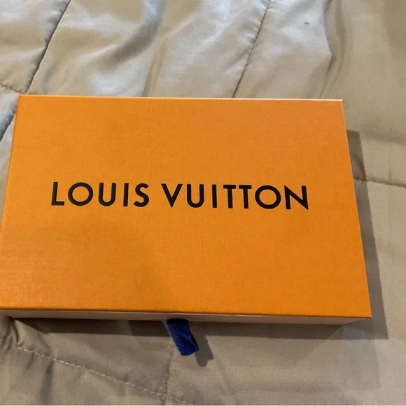 Louis Vuitton Gift Boxes - Picture 3 of 7